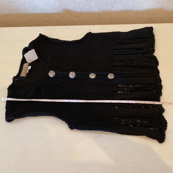 Dalya Knit Vest - Picture 11 of 12